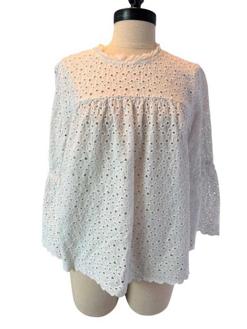 Velvet by Graham & Spencer White Eyelet Blouse Boho Ruffle Neck cottagecore - Picture 2 of 10
